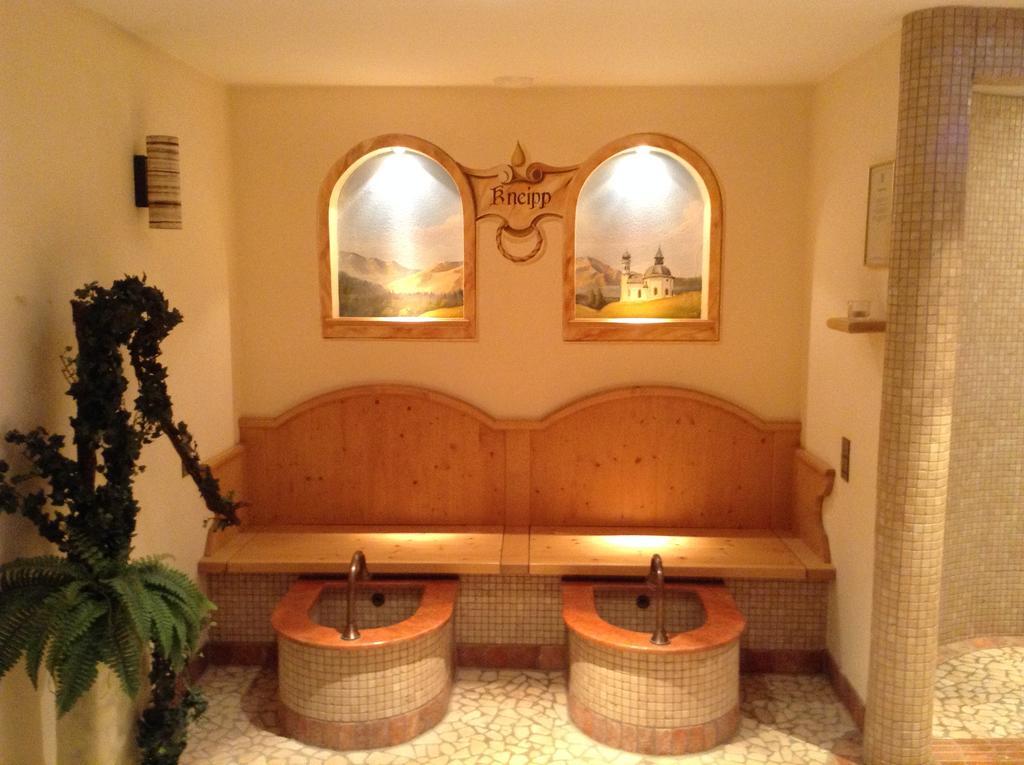 Hotel Garni Almhof Seefeld in Tirol Exteriör bild