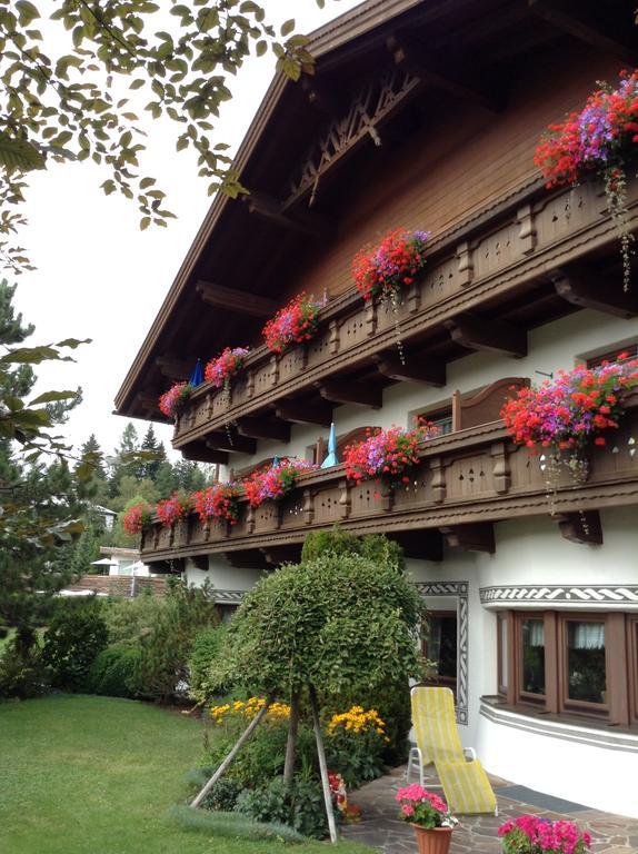 Hotel Garni Almhof Seefeld in Tirol Exteriör bild