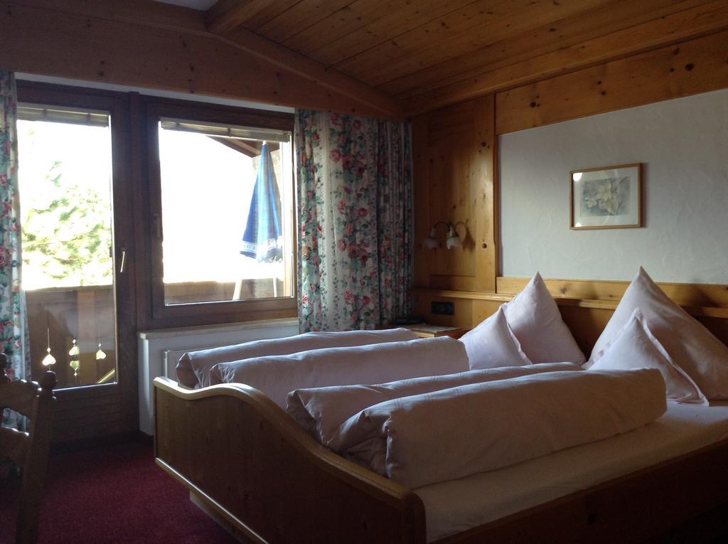 Hotel Garni Almhof Seefeld in Tirol Exteriör bild