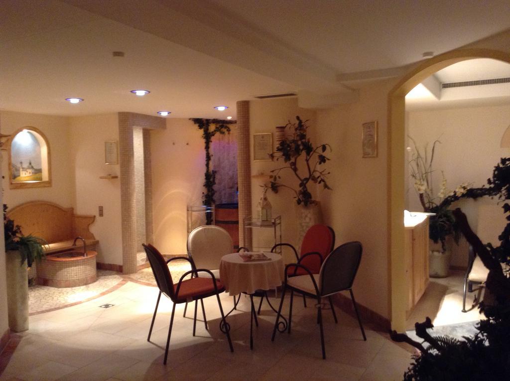 Hotel Garni Almhof Seefeld in Tirol Exteriör bild