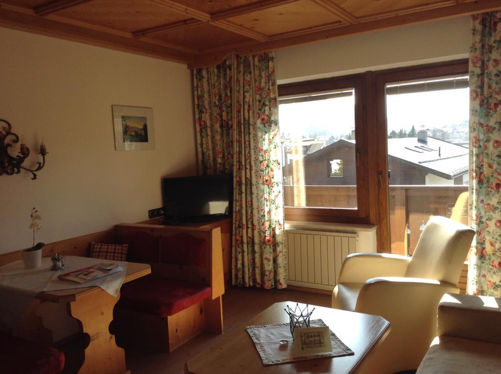 Hotel Garni Almhof Seefeld in Tirol Exteriör bild